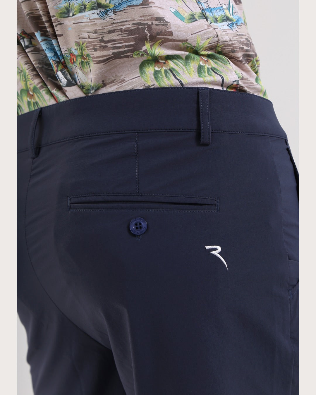 CHERVO(シェルボ)軽量撥水ストレッチショートパンツ
