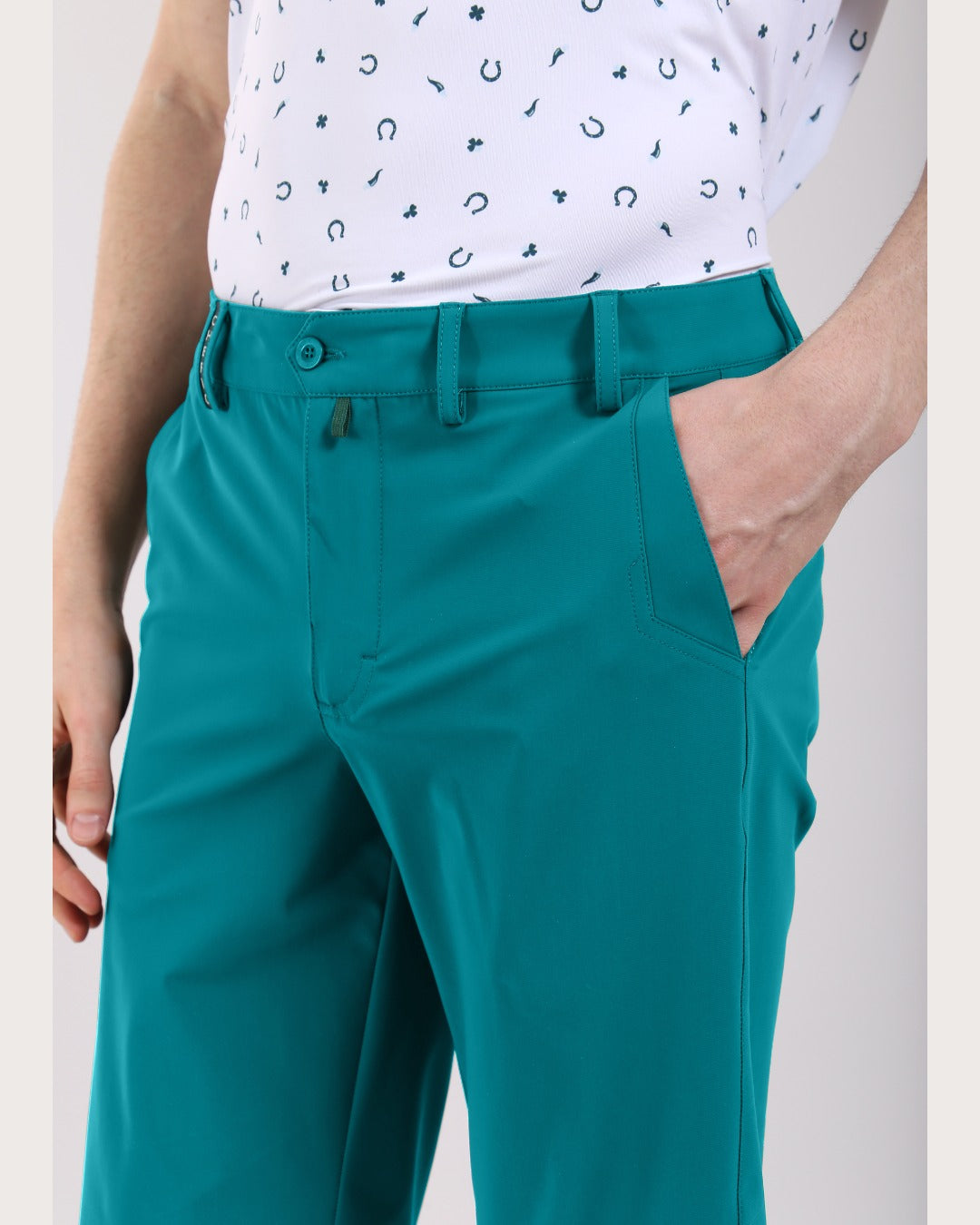 CHERVO（シェルボ）スーパーフレックス４ウェイストレッチショートパンツ