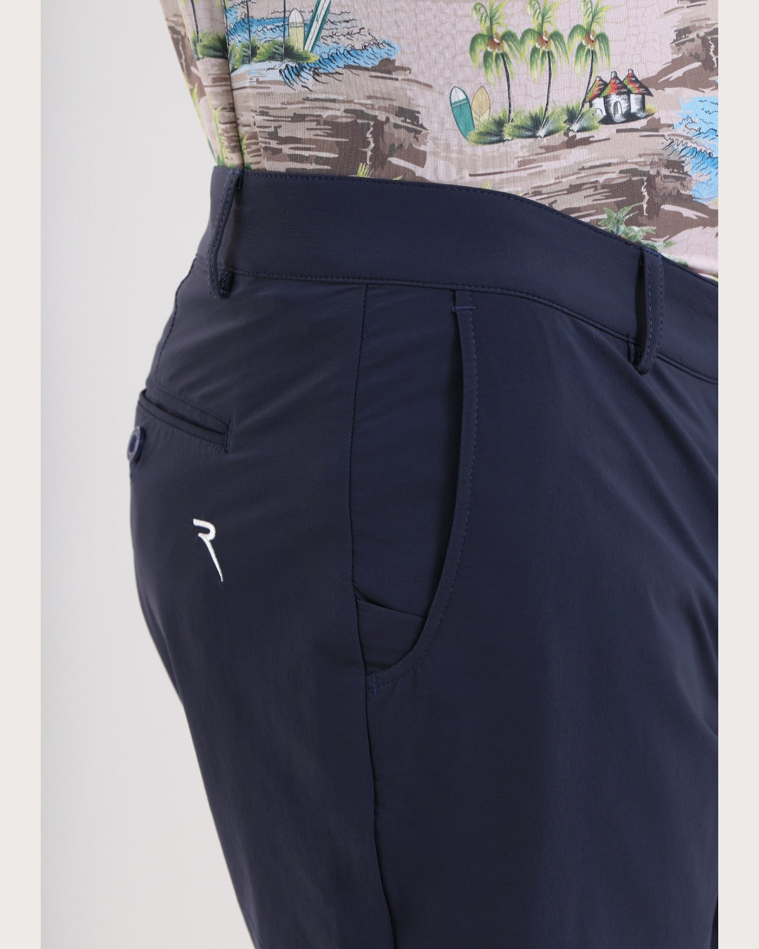 CHERVO（シェルボ）軽量撥水ストレッチショートパンツ